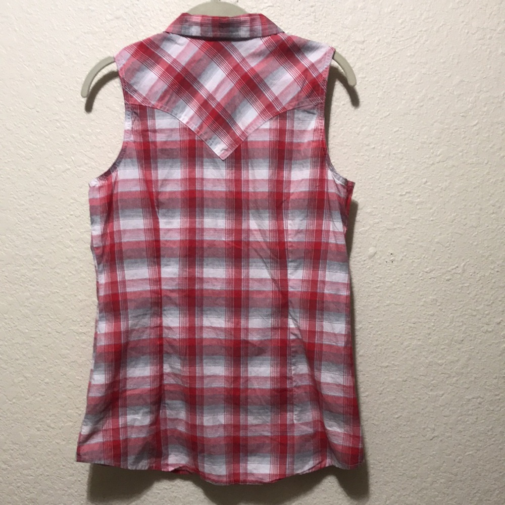 Wrangler Women's Sleeveless Red Plaid Snap Front  Shirt. Good Condition. Size M. - Picture 5 of 8